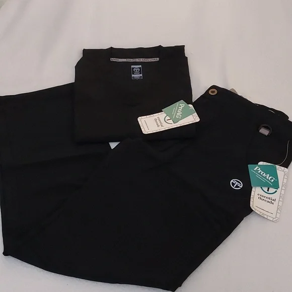 Essential Threads Welby mens Scrubs set - Picture 1 of 16